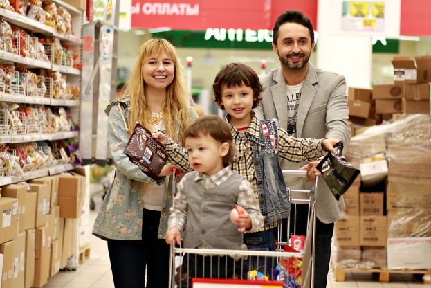 Consumo em supermercados cresceu 4% em julho, aponta Abras